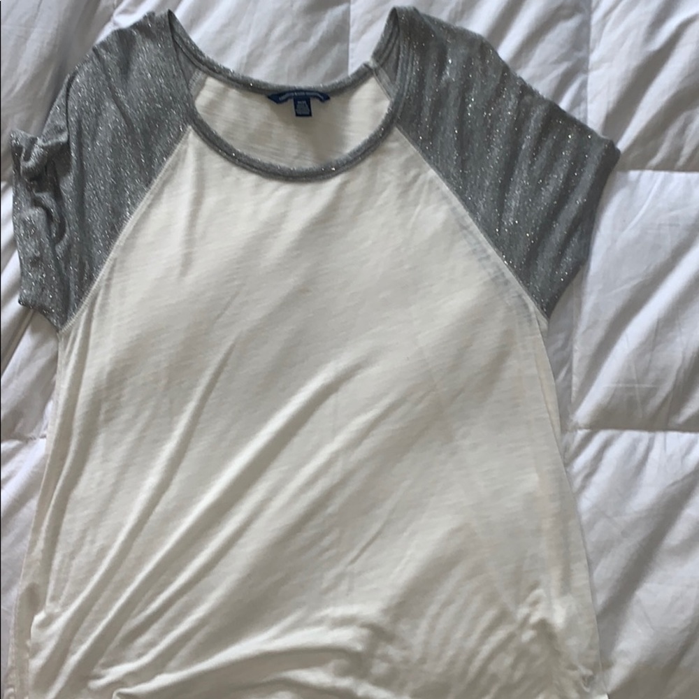 🌻American eagle sparkle shoulder t shirt